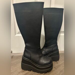 NWOB Demonia Shaker-100WC Wide Calf Knee-High Platform Boots
